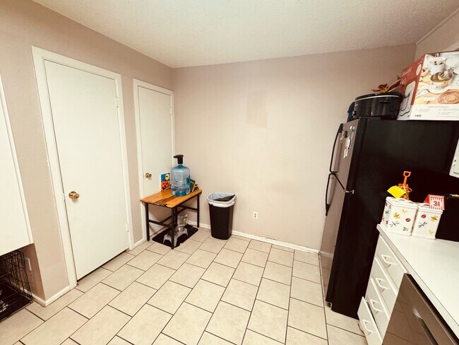 Photo - 5445 40th St