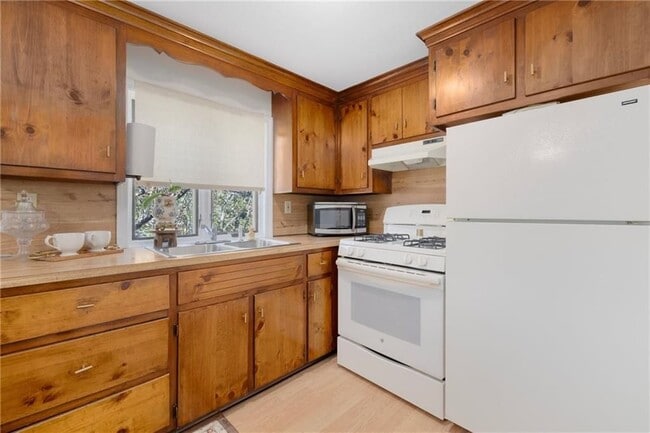 Photo - 45 E St