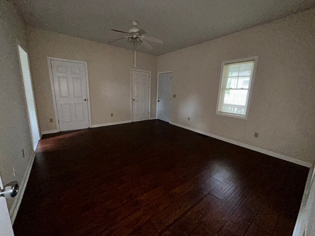 Photo - 108 Banks St