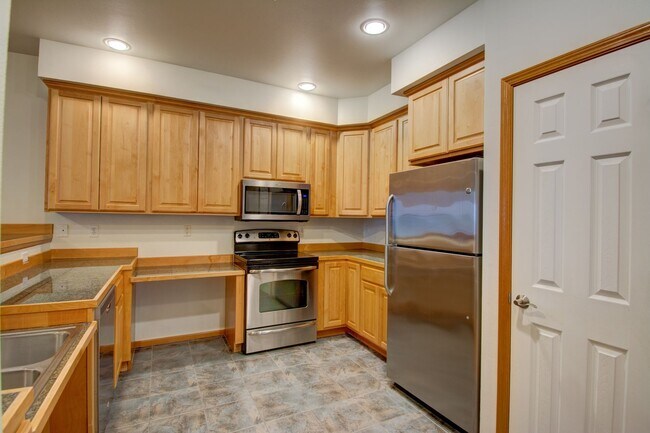 Photo - Spacious 2 Bed 2 Bath Condo with Private Balcony