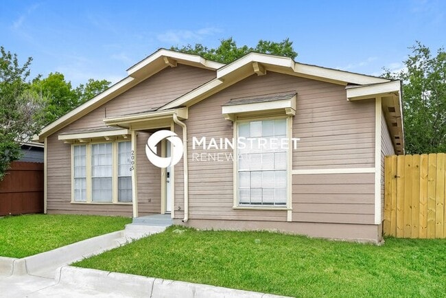 Photo - 3 Bedroom Pet-Friendly Home in DALLAS, TX with Main Street Renewal
