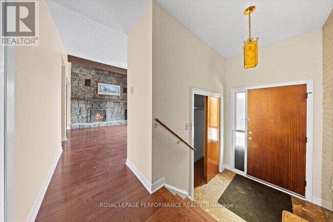 Photo - 2212 St. Laurent Blvd