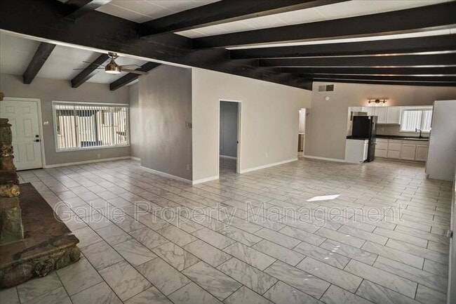 Photo - 17197 Sierra Hwy