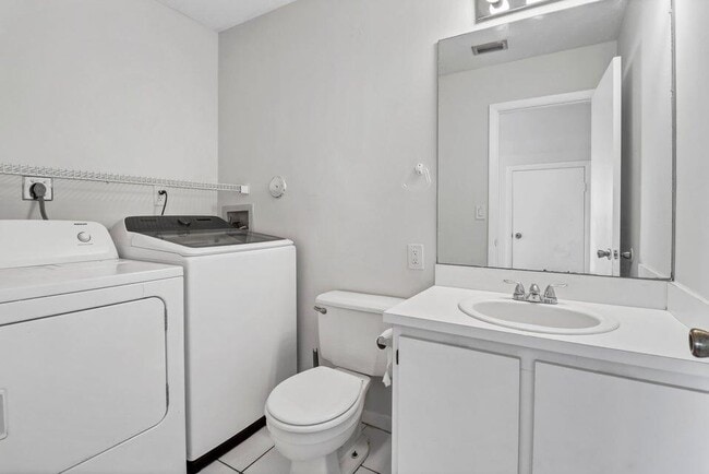 Photo - 5105 Pier Dr