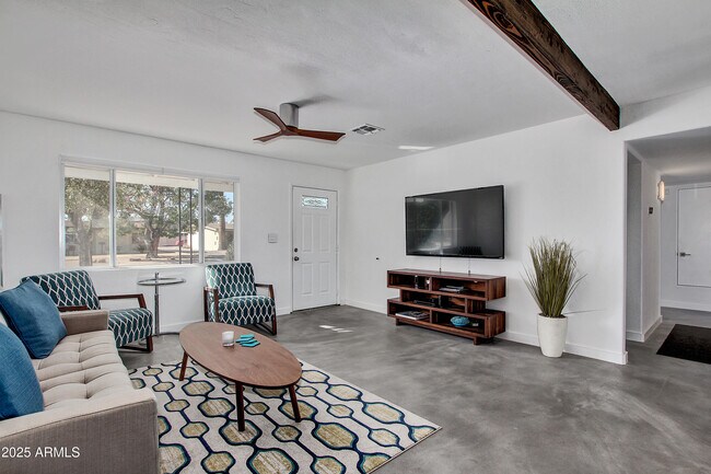 7034 E Wilshire Dr