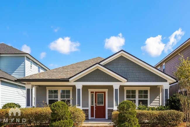 Photo - 3520 Hawthorn Way