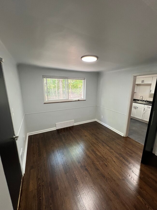 Photo - 538 E Mitchell Ave Unit 1st Fl 2Br Utl Inc