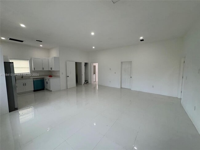 Photo - 13485 NE Jacksonville Rd