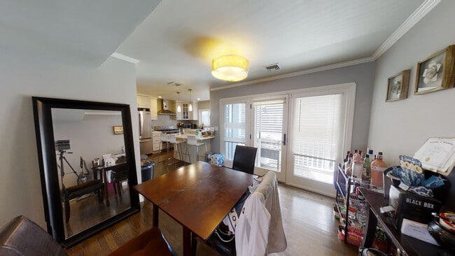 Photo - 329 W 4th St
