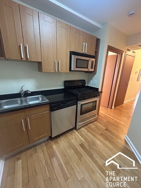 Building Photo - 3103 W Lawrence Ave Unit 3