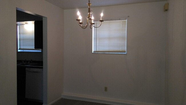 Building Photo - 8045 Pippin Rd Unit C3