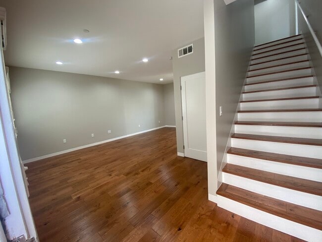 Photo - 2149 Carlmont Dr