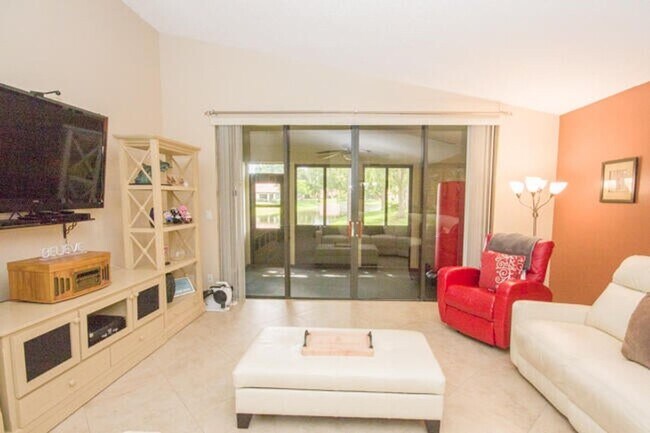 4907 Boxwood Cir
