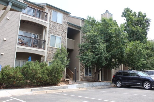 Building Photo - Charming 2 BR/2 BA Condo located in Little... Unit 205