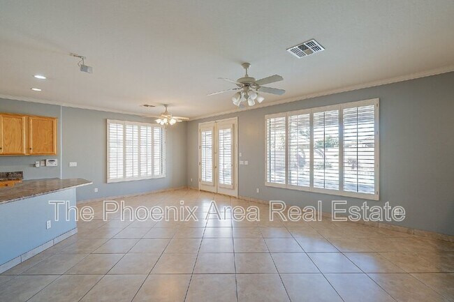 Photo - 110 W Cardinal Way