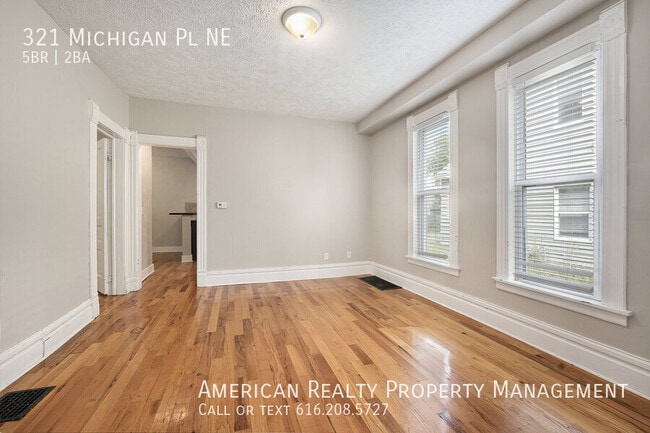 Photo - 321 Michigan Pl NE