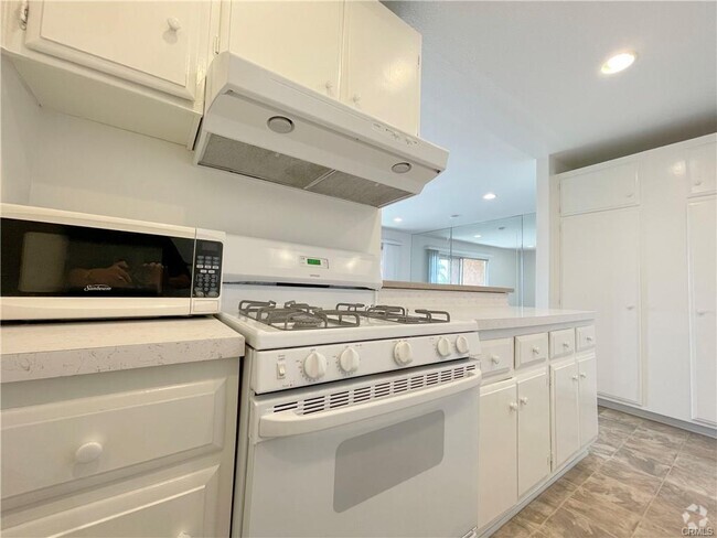 Building Photo - 26130 Narbonne Ave Rental