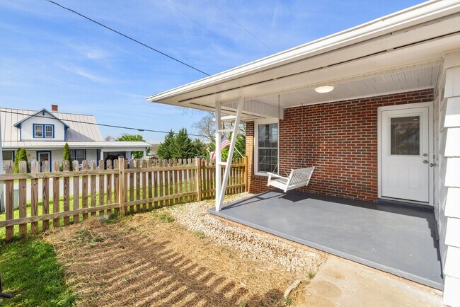 Photo - 389 Thompson St