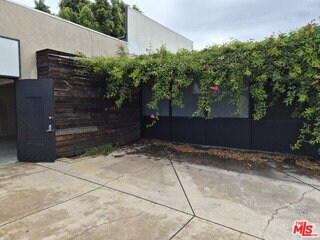 Photo - 10835 Magnolia Blvd