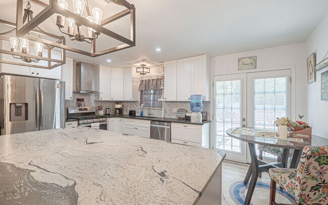 Photo - 418 Shannon Lee St