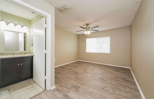 Photo - 1650 Ariana St