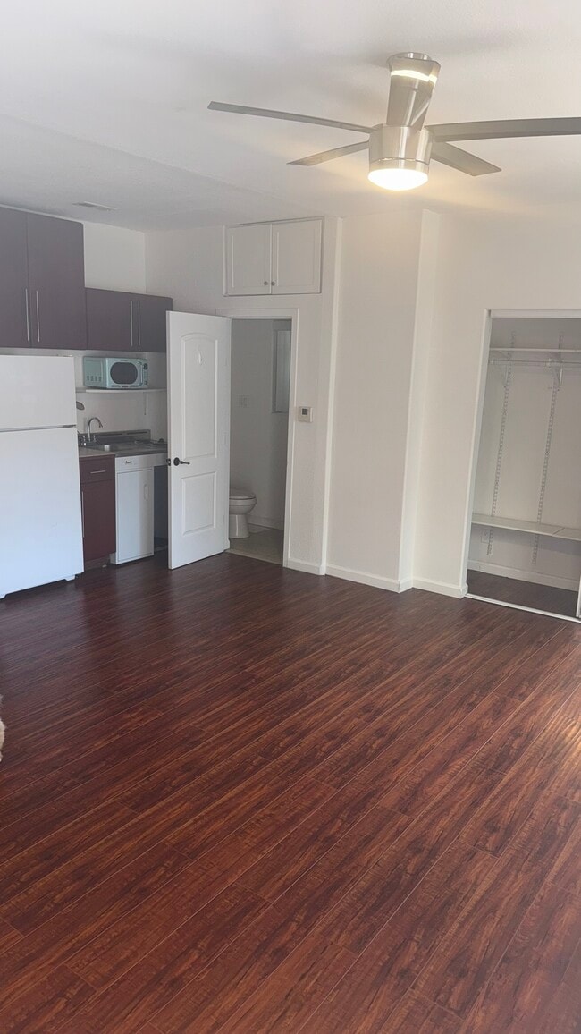 Photo - 6661 Lindenhurst Ave Unidad Dino