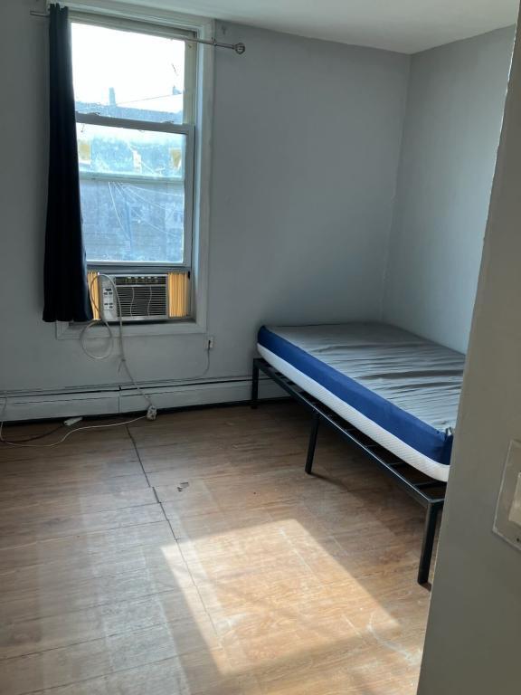 Photo - 1372 Zerega Ave