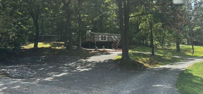 Building Photo - 253 White Ln