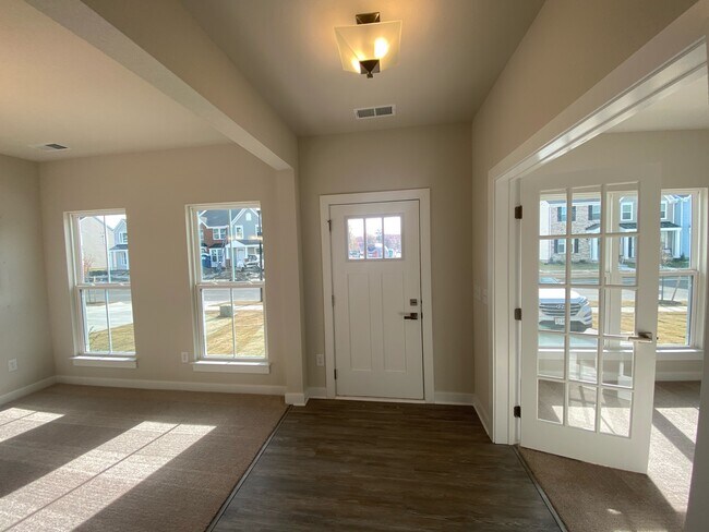 Photo - 274 Goldenstar Ln