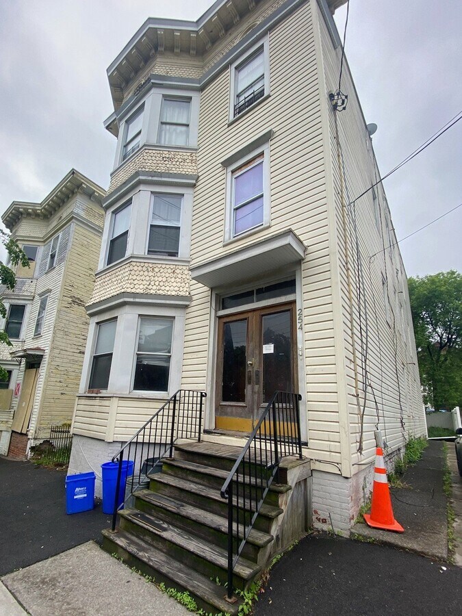 Photo - 254 Sheridan Ave Condo Unit 2