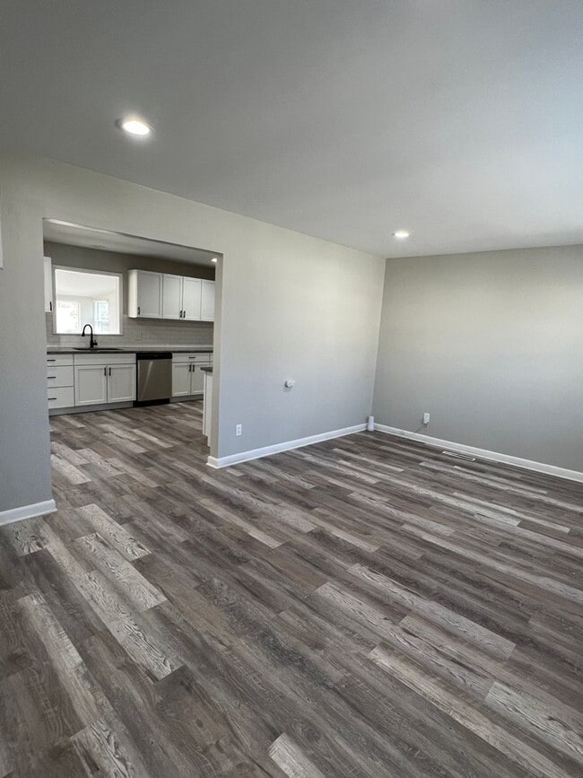Photo - 3 Bedroom Beautifully updated Ranch