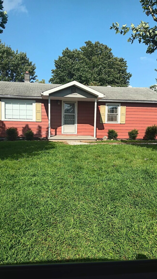 22 Redbud Ln