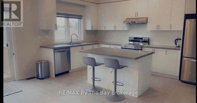 Photo - 239 Warden St