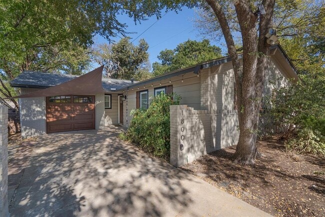 Building Photo - 1800 Romford Dr Rental