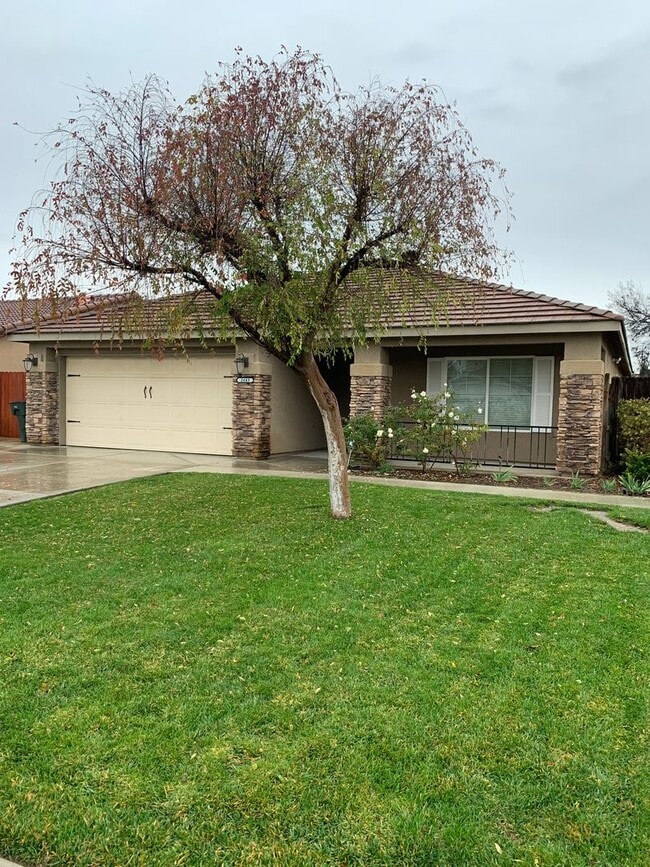 Building Photo - 3 Bedroom 2 Bath Home