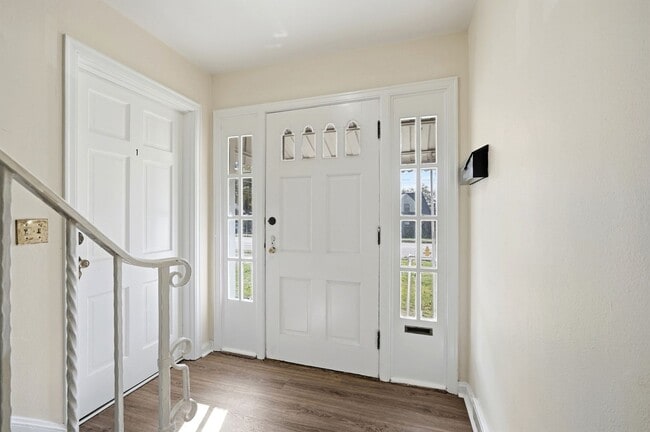 Photo - Charming Covedale Duplex Unit #2 SIDNEY 5214