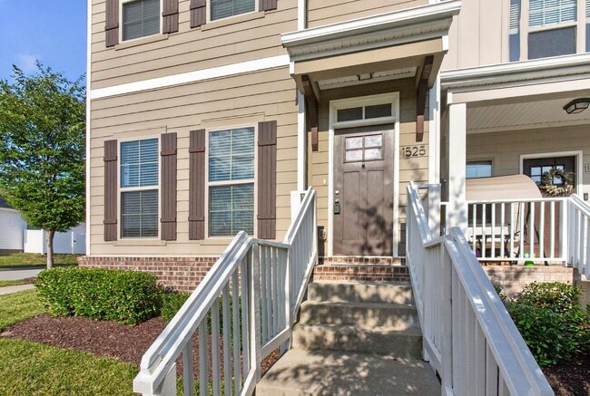 Photo - 1525 White Tip Ln