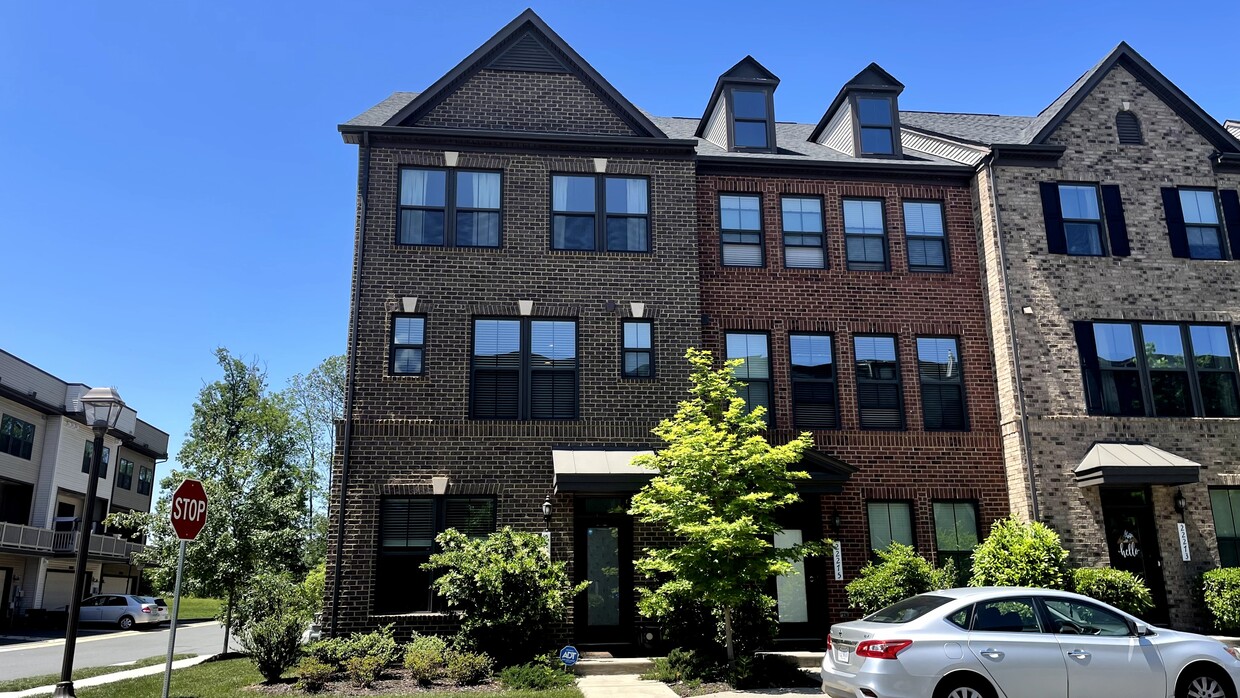 Photo - 22277 Sims Ter (Ashburn, VA)