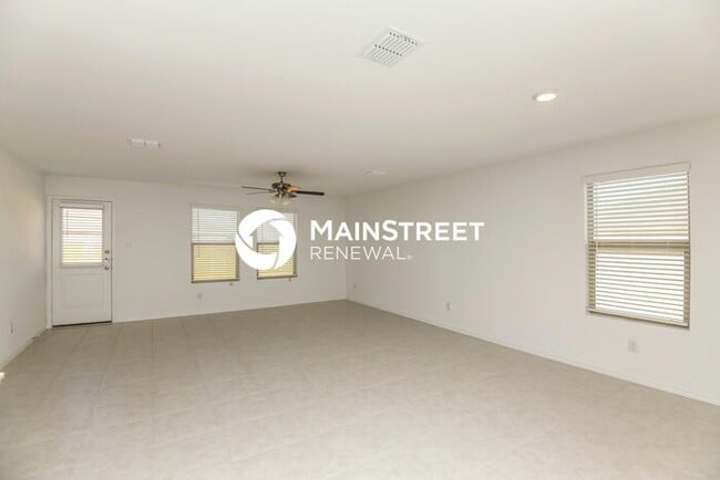 Photo - 4 Bedroom Pet-Friendly Home in Fort Worth, TX with Main Street Renewal