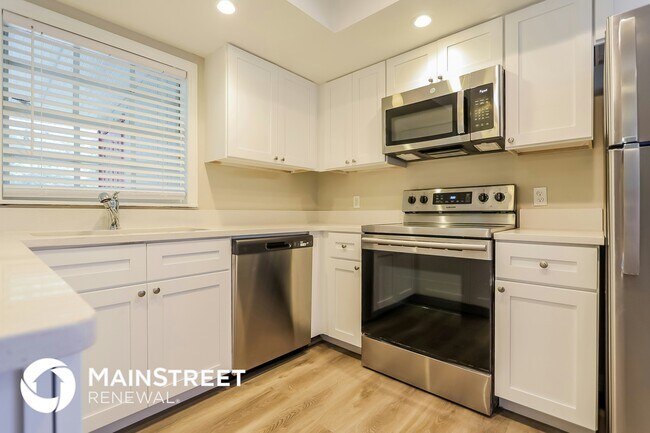 Photo - 2120 Redleaf Dr