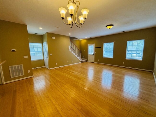 Photo - 1723 Aden Lane