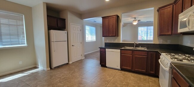 Photo - End Unit Condo In Highland Park Subdivision