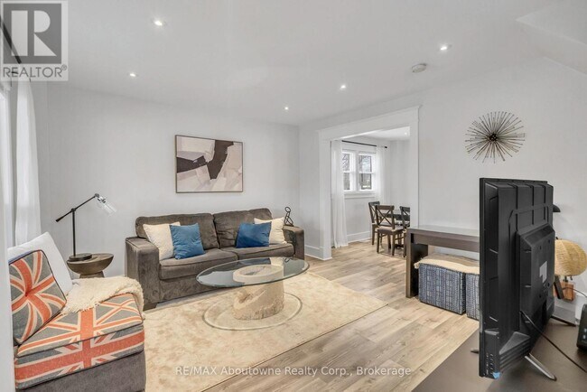 Photo - 5111 Kitchener St