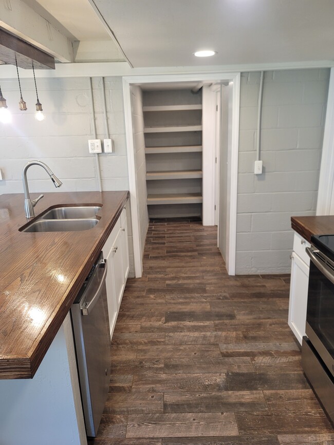 Photo - 327 S Hocker Ave