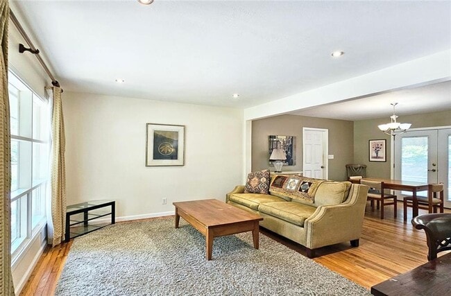 Photo - 194 Kenneth Dr