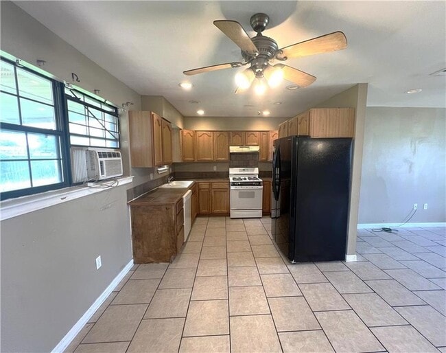 2104 Lena Dr