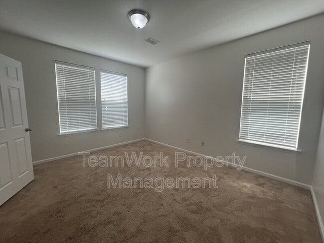 Photo - 162 Basket Grass Ln