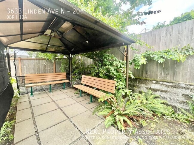 Photo - 3633 Linden Ave N