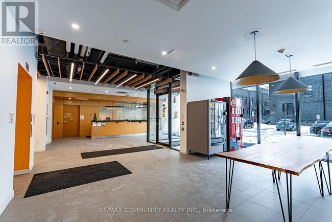 Photo - 1800 Simcoe St N Unité 417