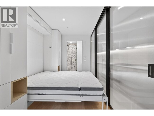 Photo - 2471 St George St Unité 424